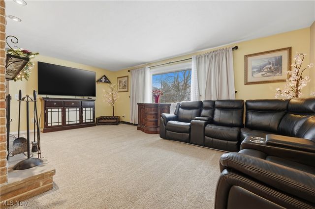 6111 Hollydale Avenue NE, Canton, OH 44721