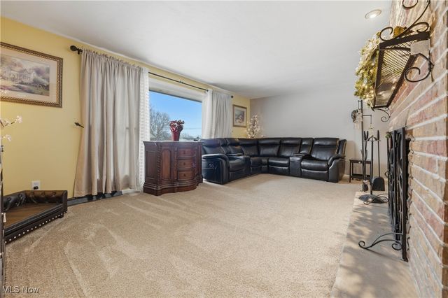 6111 Hollydale Avenue NE, Canton, OH 44721