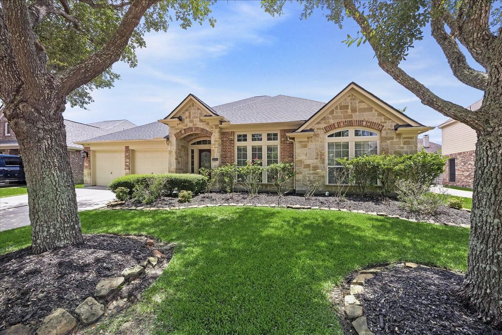2504 Ivy Stone Lane, Friendswood, TX 77546