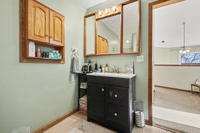 1751 Gee Drive SE, Lowell, MI 49331