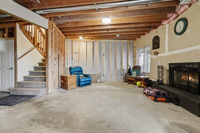 1751 Gee Drive SE, Lowell, MI 49331