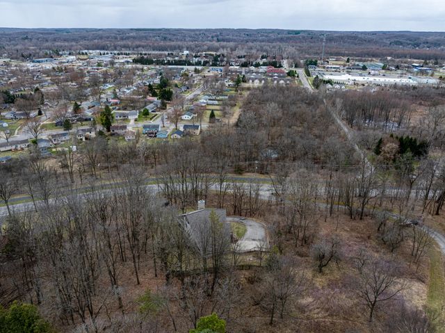 1751 Gee Drive SE, Lowell, MI 49331
