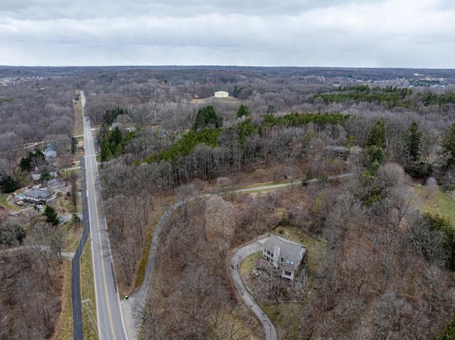 1751 Gee Drive SE, Lowell, MI 49331