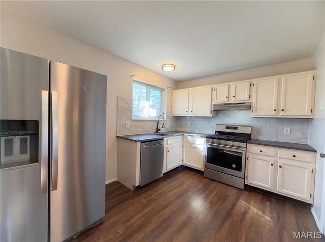 27 Glenna Drive, St Peters, MO 63376