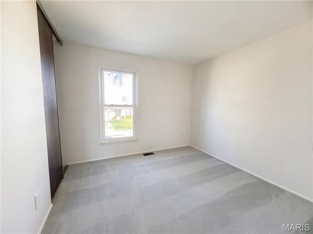 27 Glenna Drive, St Peters, MO 63376