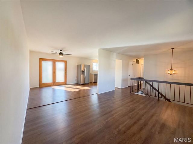 27 Glenna Drive, St Peters, MO 63376