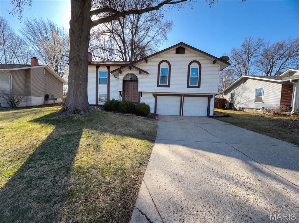 27 Glenna Drive, St Peters, MO 63376