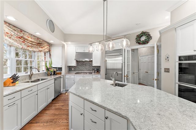 504 Hillside Dr, Sewickley Heights, PA 15143