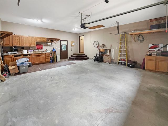 802 Crestview Drive, Traer, IA 50675