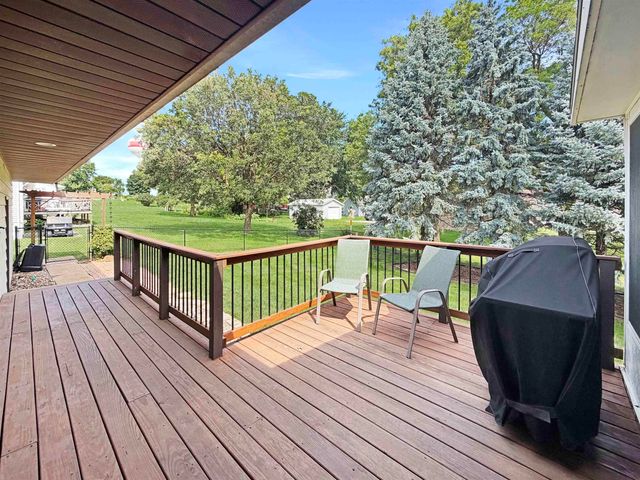802 Crestview Drive, Traer, IA 50675