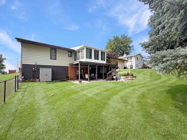 802 Crestview Drive, Traer, IA 50675
