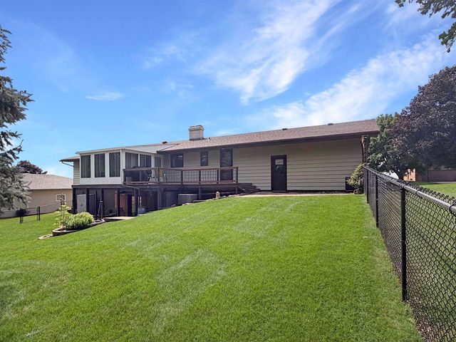 802 Crestview Drive, Traer, IA 50675