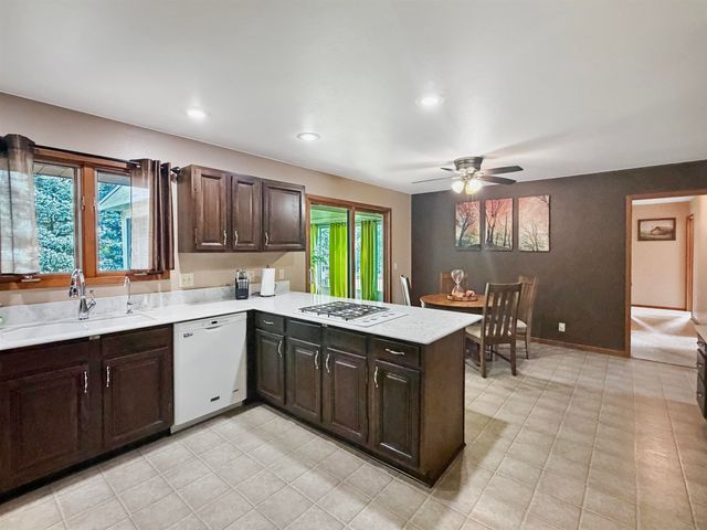 802 Crestview Drive, Traer, IA 50675