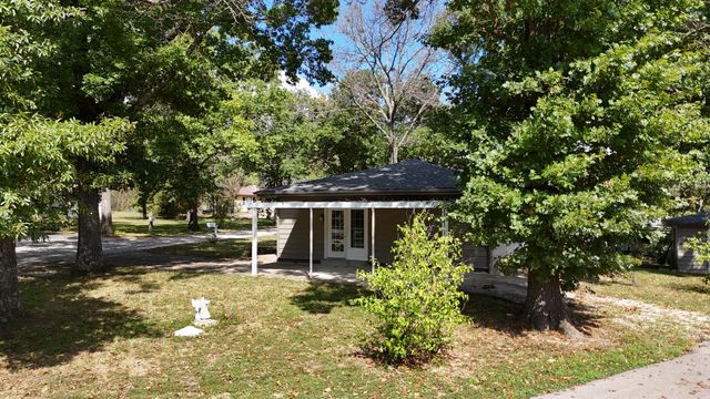 23006 Indian Lane, Hermitage, MO 65668