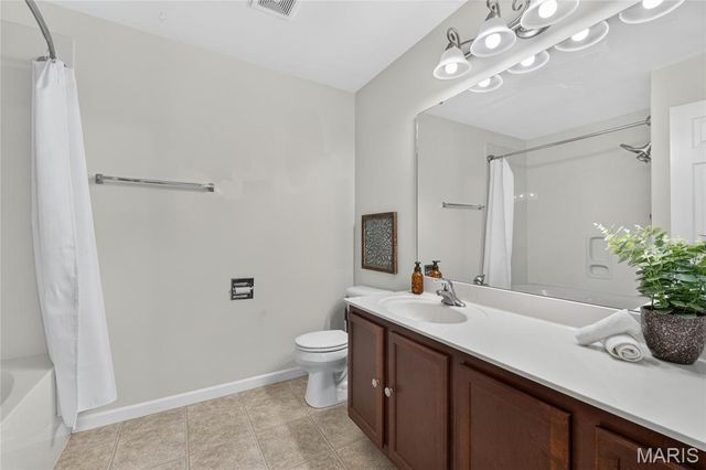 866 SAYBROOK FALLS Drive, Fairview Heights, IL 62208