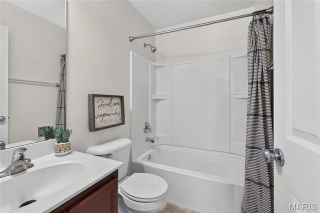 866 SAYBROOK FALLS Drive, Fairview Heights, IL 62208