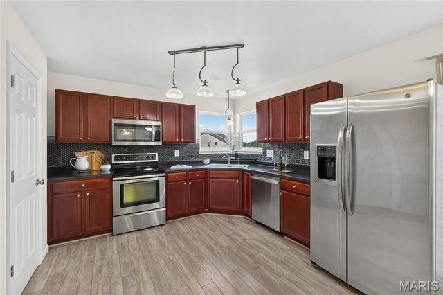 866 SAYBROOK FALLS Drive, Fairview Heights, IL 62208