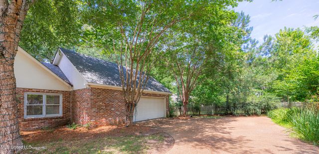 102 Westfield Road, Ridgeland, MS 39157