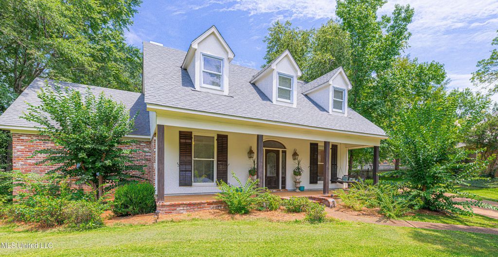 102 Westfield Road, Ridgeland, MS 39157