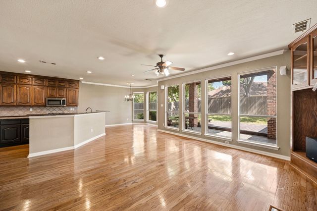3316 Lexington Avenue, Grapevine, TX 76051