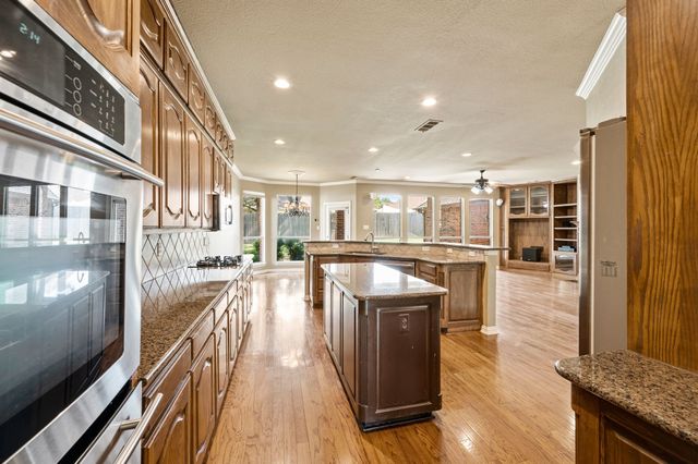 3316 Lexington Avenue, Grapevine, TX 76051