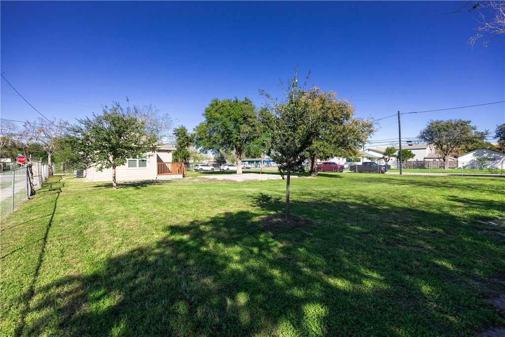 609 21st St, Corpus Christi, TX 78405 — exterior