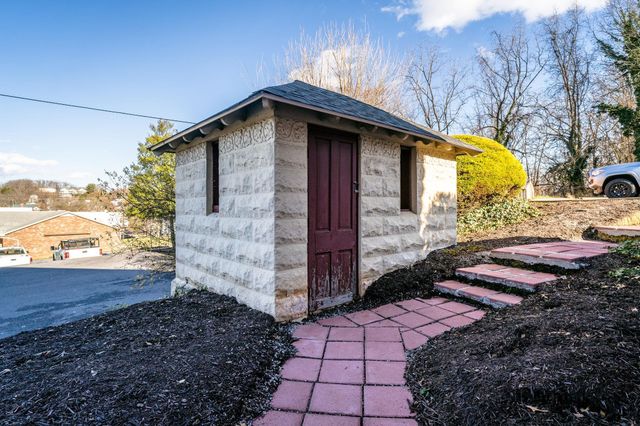 413 N COALTER ST, Staunton, VA 24401