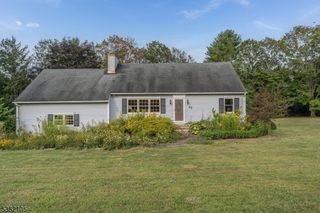49 Blossom Hill Rd, Clinton Twp., NJ 08833