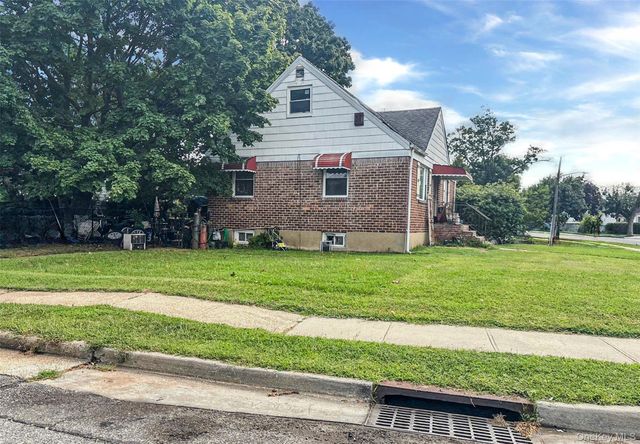 89 Chase Street, Hempstead, NY 11550