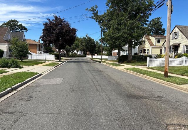 89 Chase Street, Hempstead, NY 11550