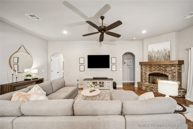 7373 E 124th Street S, Bixby, OK 74008