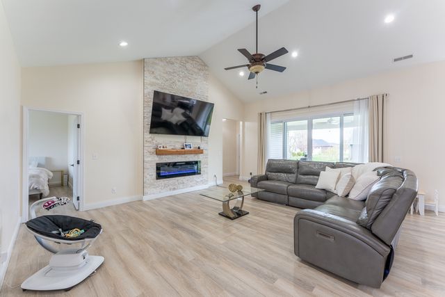 1117 Early Bird Lane, Marion, IL 62959