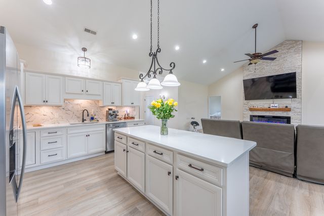 1117 Early Bird Lane, Marion, IL 62959