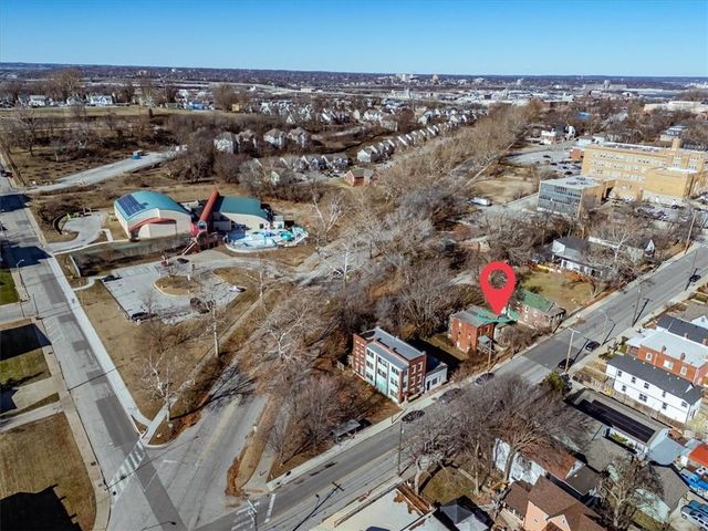 2018 Summit Street, Kansas City, MO 64108