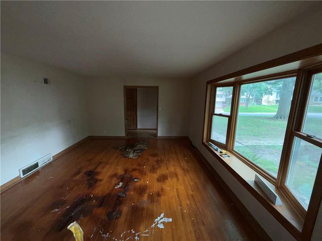 5008 Spring Street, Kansas City, MO 64133
