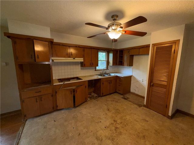 5008 Spring Street, Kansas City, MO 64133