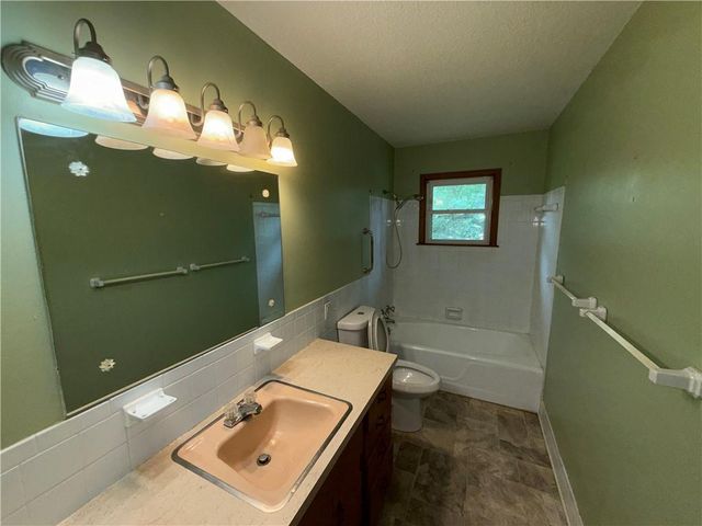 5008 Spring Street, Kansas City, MO 64133