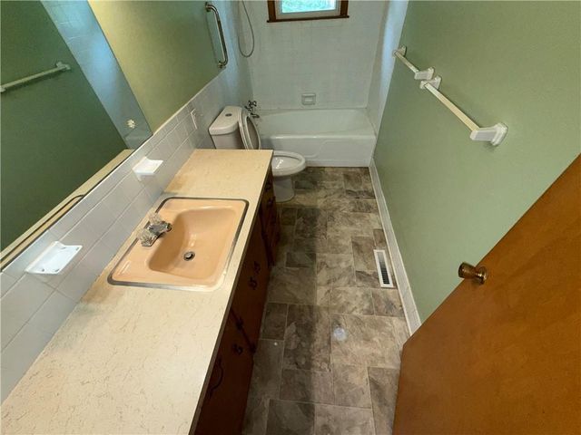 5008 Spring Street, Kansas City, MO 64133