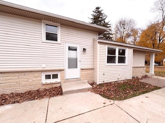 4067 N 98th STREET, Wauwatosa, WI 53222