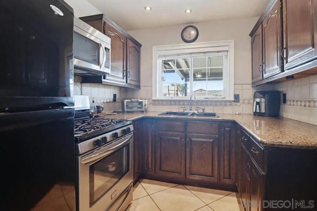 889 Blackwood Dr, San Diego, CA 92154