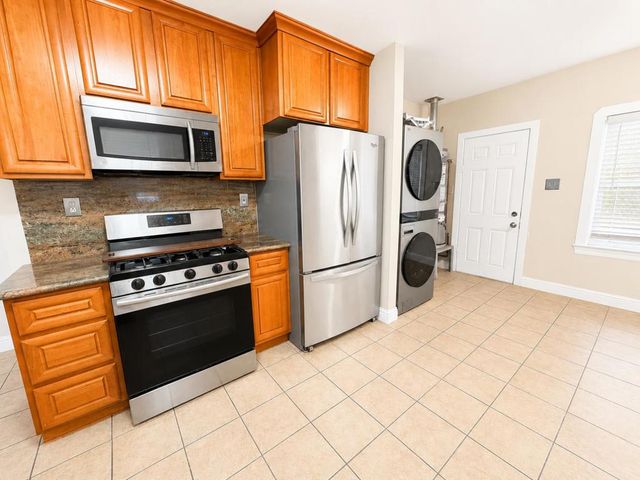 2359 Church Street, Oakland, CA 94605