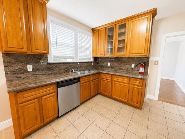 2359 Church Street, Oakland, CA 94605