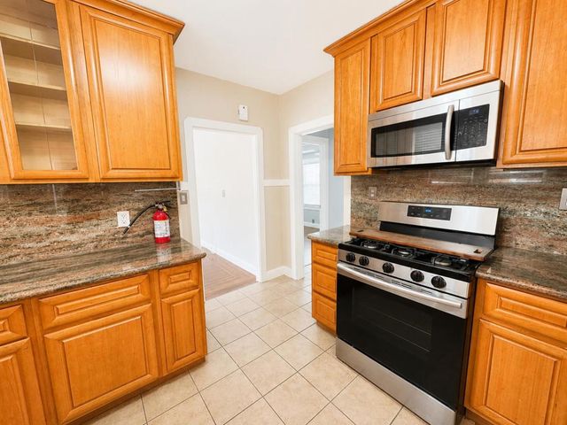 2359 Church Street, Oakland, CA 94605