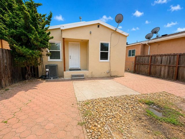 2359 Church Street, Oakland, CA 94605