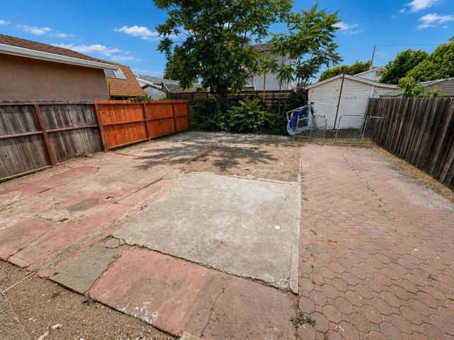 2359 Church Street, Oakland, CA 94605