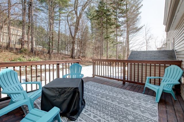 83 Richardson Dr, Fitchburg, MA 01420