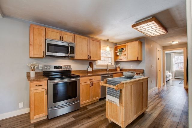 83 Richardson Dr, Fitchburg, MA 01420