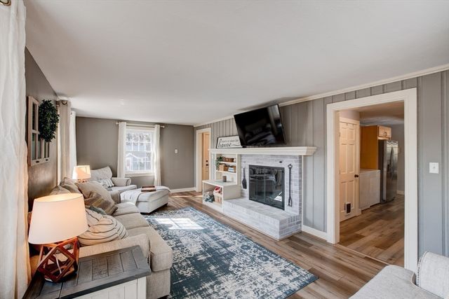 83 Richardson Dr, Fitchburg, MA 01420