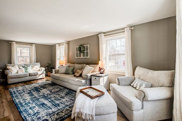 83 Richardson Dr, Fitchburg, MA 01420