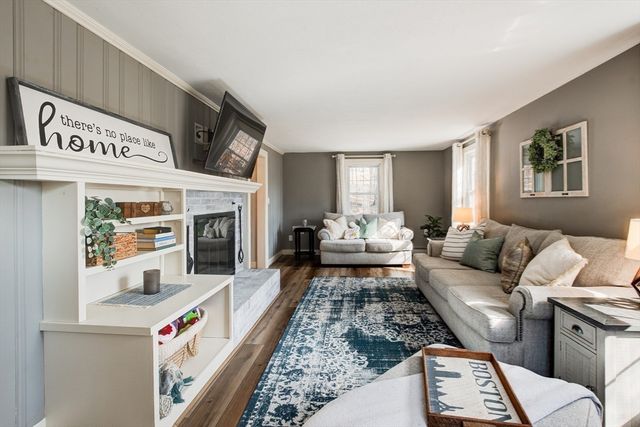 83 Richardson Dr, Fitchburg, MA 01420